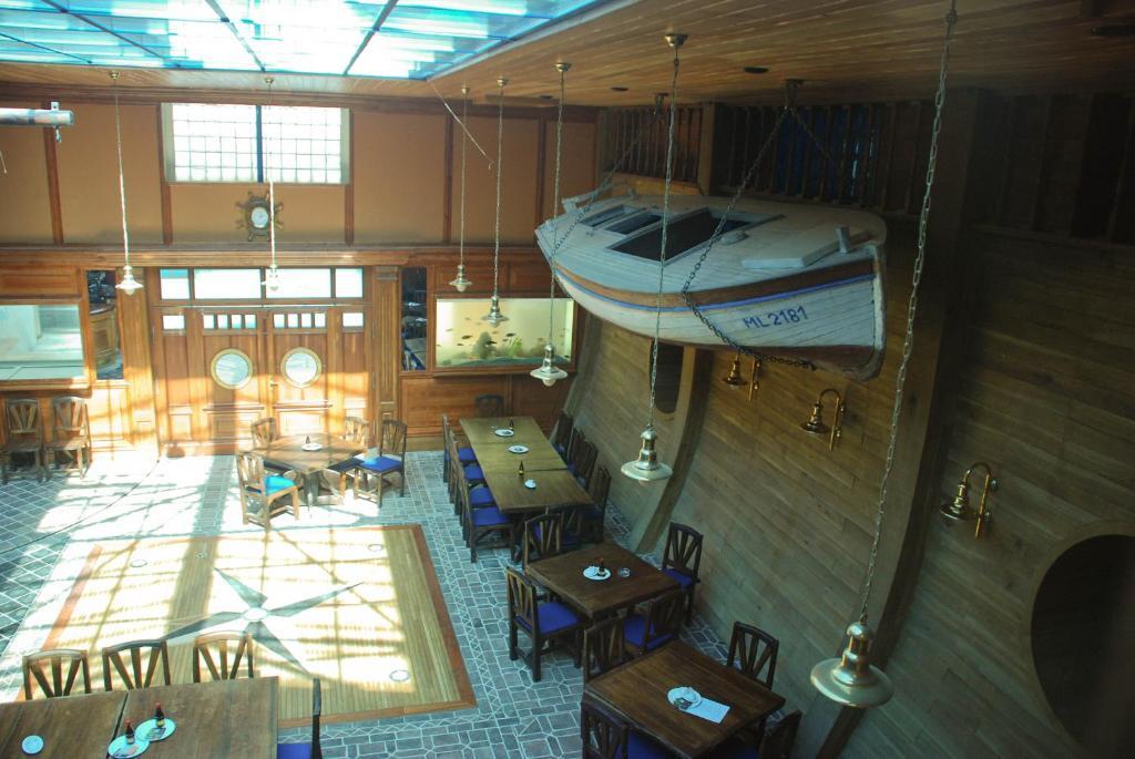 Hotel Marina Hermanuv Mestec ภายนอก รูปภาพ
